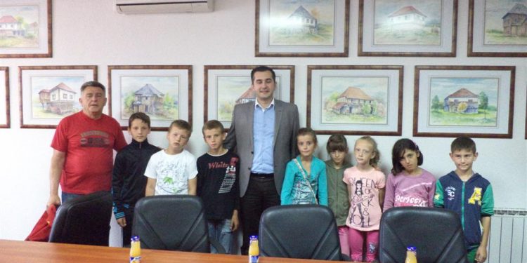 Učenici Područne škole Šiljkovača: Obilazak grada i posjeta načelniku