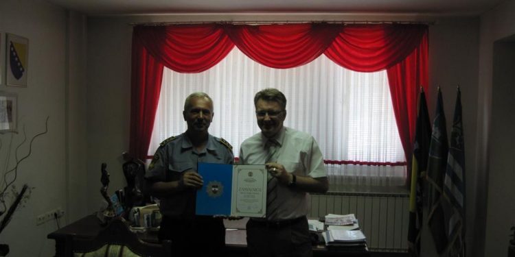 OPĆINSKOM NAČELNIKU URUČENA ZAHVALNICA MINISTARSTVA UNUTRAŠNJIH POSLOVA UNSKO-SANSKOG KANTONA