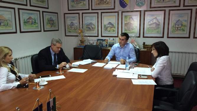 Direktor USAID-a Cristopher Donahoe posjetio Općinu Velika Kladuša