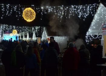 Palačinke, topli napici, fritule, novogodišnji ukrasi, suveniri, roštilj, muzički sadržaji, razloga i više nego dovoljno da i ove godine budete dio manifestacije „Kladuška zima 2019“