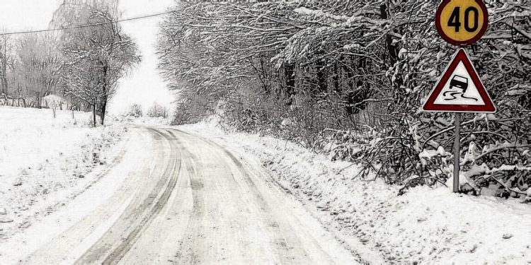 Zimska služba JKUP „Komunalije“ na terenu, putevi koji su u njihovoj nadležnosti su prohodni!