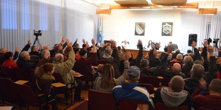 Migrantska kriza: Izostale aktivnosti državnih institucija – Građani Velike Kladuše formirali krizni štab i doneseni zajednički zaključci