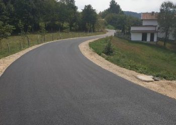 U MZ Šumatac asfaltirana dionica puta Muratov Lug – Kriva Bukva
