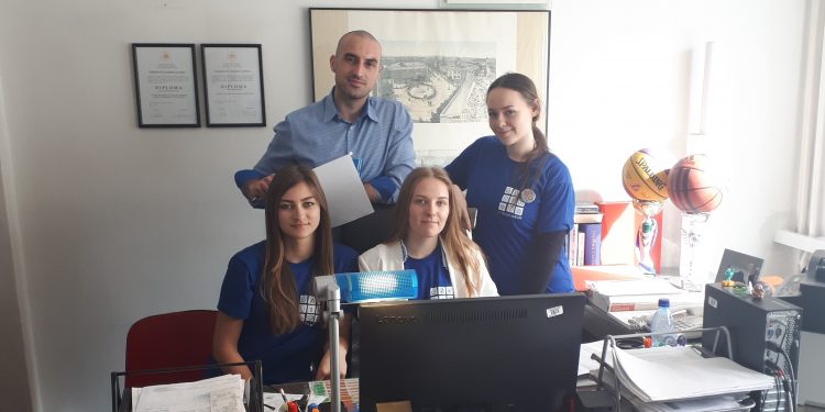 Srednjoškolci na radnim mjestima