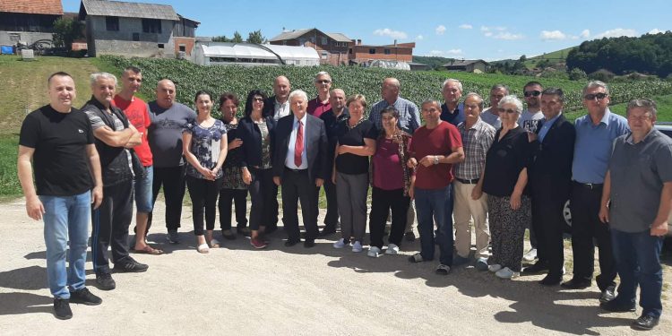 Fikret Abdić danas u obilasku putnih pravaca, korisnika IFAD i EU regionalnog projekta Kesten