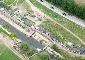 Upućen zahtjev Policiji da spriječi uništavanje objekta MZ Polje od strane migranata