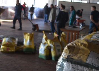 Velika pomoć u jesenjoj sjetvi: Kladuški poljoprivrednici preuzeli repromaterijal