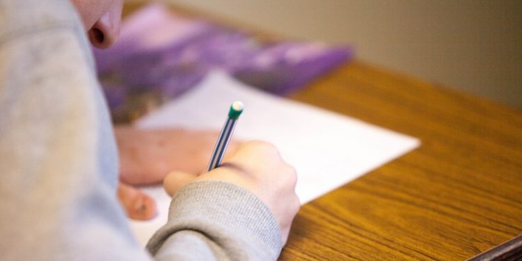 Javni konkurs za dodjelu studentskih stipendija u akademskoj 2020/2021. godini