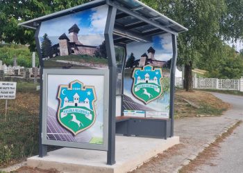 Započelo postavljanje autobuskih stajališta s fotonaponskim nadstrešnicama i hidranata
