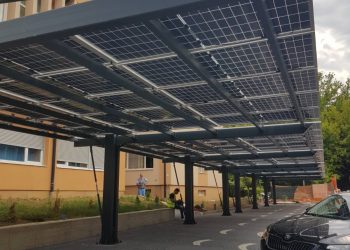 Započelo postavljanje autobuskih stajališta s fotonaponskim nadstrešnicama i hidranata