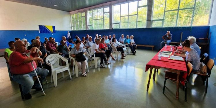 Održan sastanak Savjeta MZ Mala Kladuša i građana sa Načelnikom Fikretom Abdićem