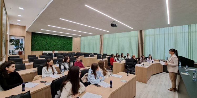 „Mladi poduzetnici“ : Održano stručno predavanje na temu osnivanja obrta