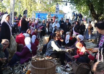 Uz pjesmu, folklor i komušače okončani „Kladuški dani poljoprivrede“