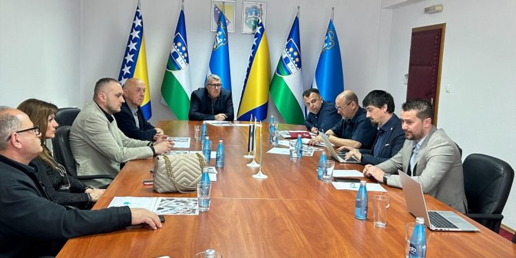 Izgradnja fiskulturne sale: Načelnik Horvat održao sastanak sa direktorima škola i ministrima Osmankićem i Imširovićem