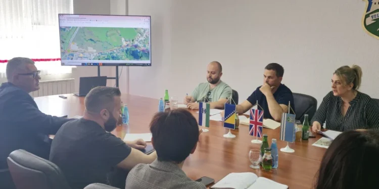 Velika Kladuša: Potpisani Ugovori za izradu projektne dokumentacije Vatrogasnog doma i platoa stambenog bloka u ulici Nurije Podzerca