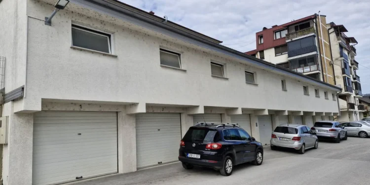 Javni oglas o prodaji garaža i ostava u vlasništvu Općine Velika Kladuša putem licitacije