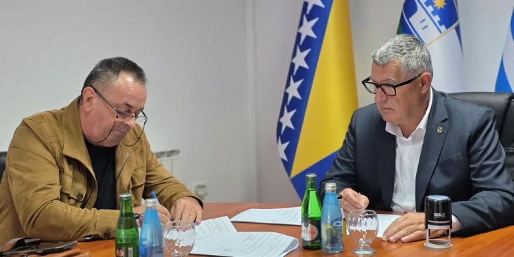 Potpisan ugovor za modernizaciju i urbanu revitalizaciju platoa stambenog bloka u ulici Nurije Pozderca – faza I