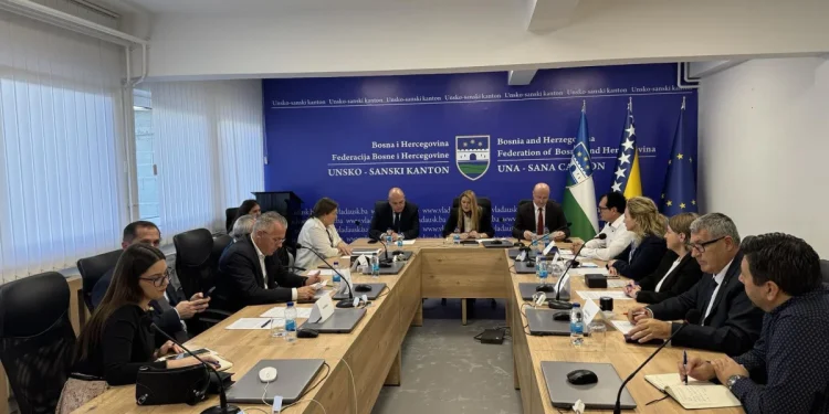 U Bihaću potpisan ugovor kojim je predviđeno klizalište u okviru “Kladuške zime 2025”