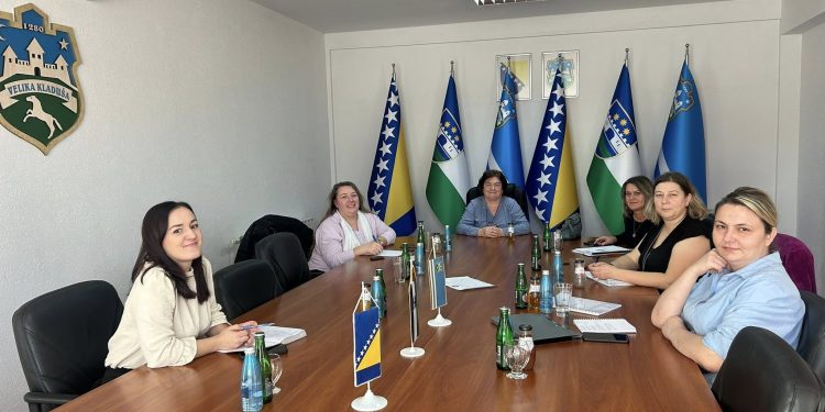 Općina Velika Kladuša formirala je Radnu grupu za izradu Gender akcionog plana, koji ima za cilj unapređenje ravnopravnosti spolova u svim oblastima društvenog života na području lokalne zajednice