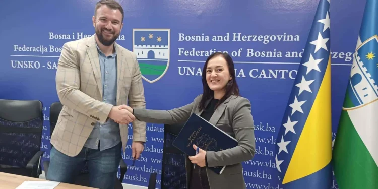 Potpisivanjem tri ugovora u Bihaću Općini Velika Kladuša dodijeljeno 134.500 KM.