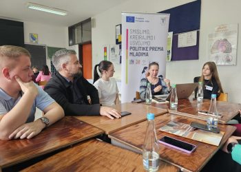 Dijalog u Velikoj Kladuši – Mladi progovorili, a vlast saslušala