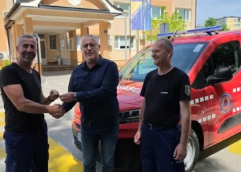 Profesionalnoj vatrogasnoj jedinici uručeno novo dostavno vozilo