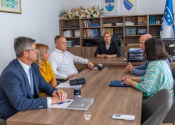 Potpisani ugovori: Velikoj Kladuši 200.000 KM za proširenje Poslovne zone Šumatačke Luke